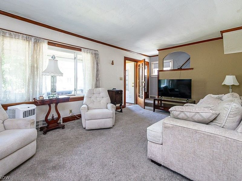 10709 Saint Mark Avenue, Cleveland, OH 44111 Photo 4
