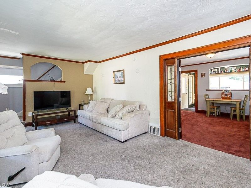 10709 Saint Mark Avenue, Cleveland, OH 44111 Photo 5