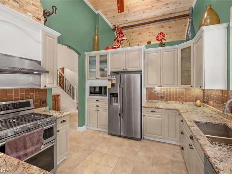 20521 Leana Court, Strongsville, OH 44149 Photo 6