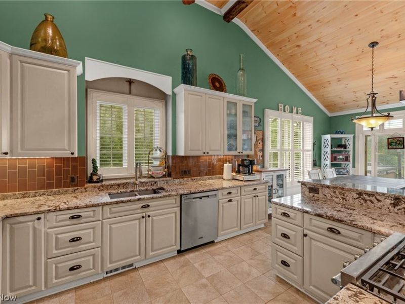 20521 Leana Court, Strongsville, OH 44149 Photo 8