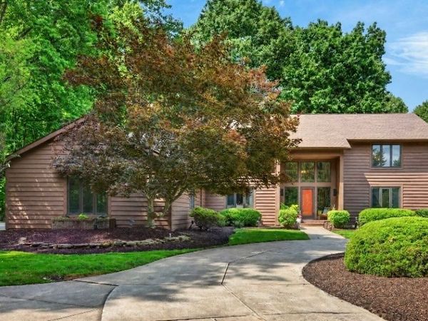 2571 Cedarwood Road, Pepper Pike, OH 44124