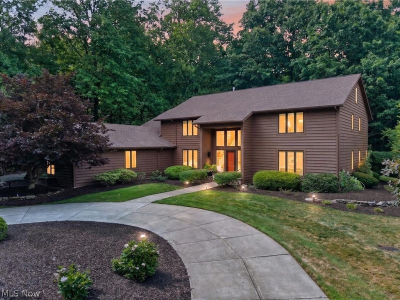 2571 Cedarwood Road, Pepper Pike, OH 44124 Photo 2