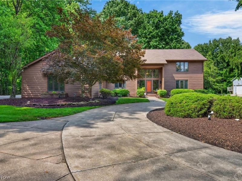 2571 Cedarwood Road, Pepper Pike, OH 44124 Photo 2