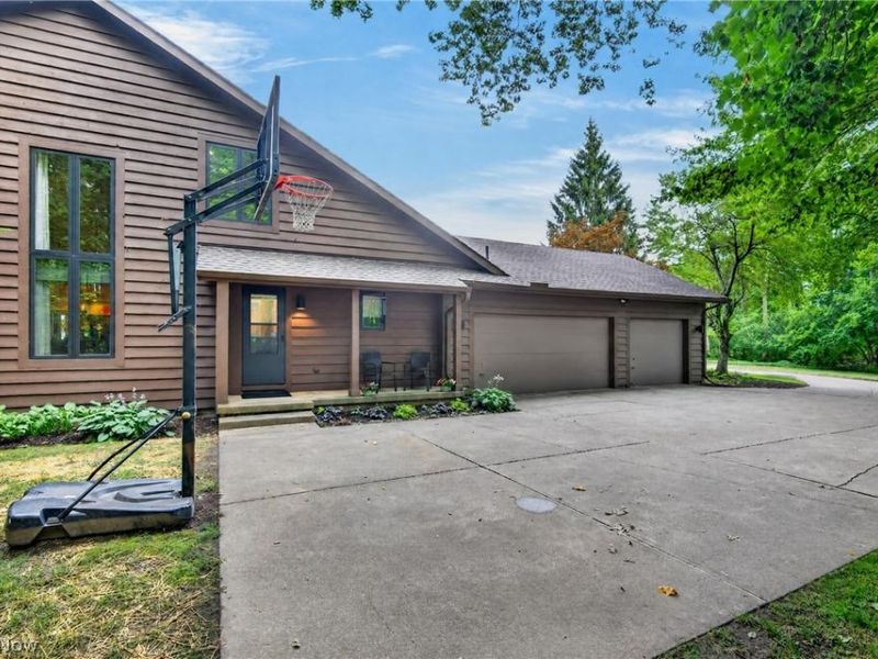 2571 Cedarwood Road, Pepper Pike, OH 44124 Photo 3
