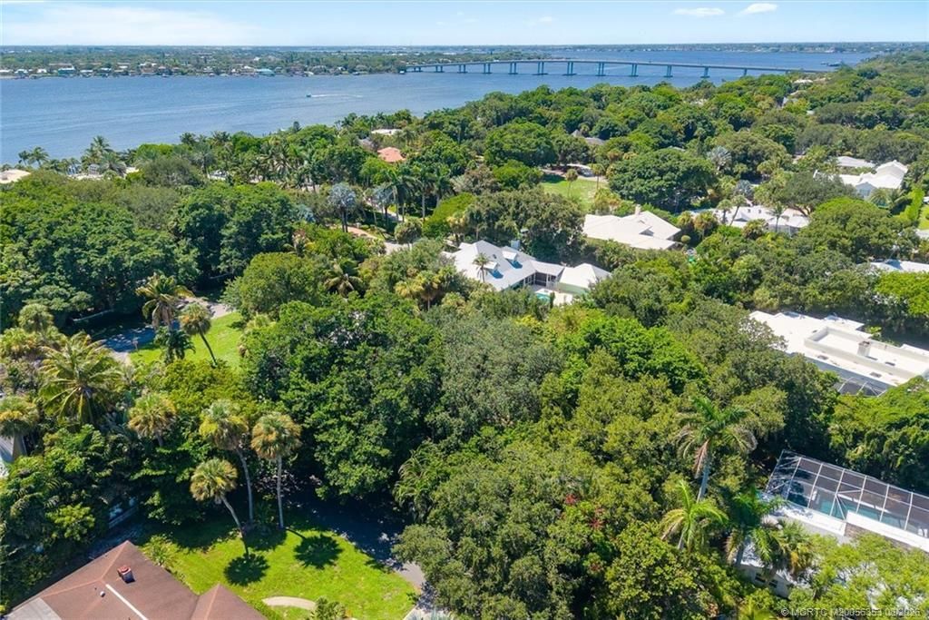 24/22 Via Lucindia Drive, Sewalls Point, FL 34996 Photo