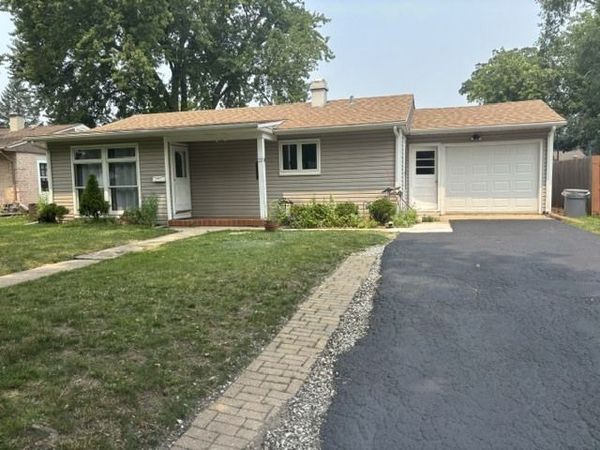 22 Meadowlark Lane , Carpentersville, IL 60110