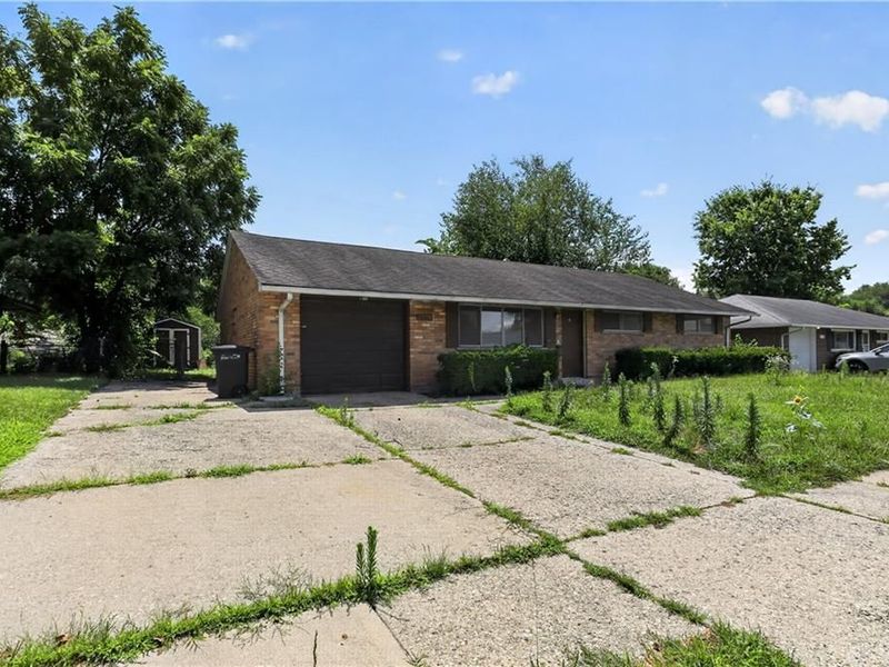2196 Owendale Drive, West Carrollton, OH 45439 Photo 2