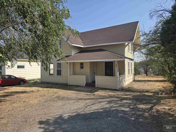 220 S 8th Ave, Buhl, ID 83316