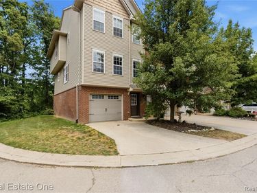 1615 Red Hickory Court, Howell Township, Mi 48855