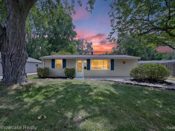 607 Mary Court , Fenton, MI 48430