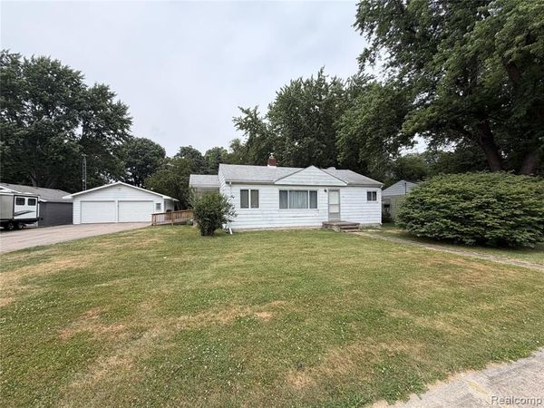 3809 Leith Street , Flint, MI 48506