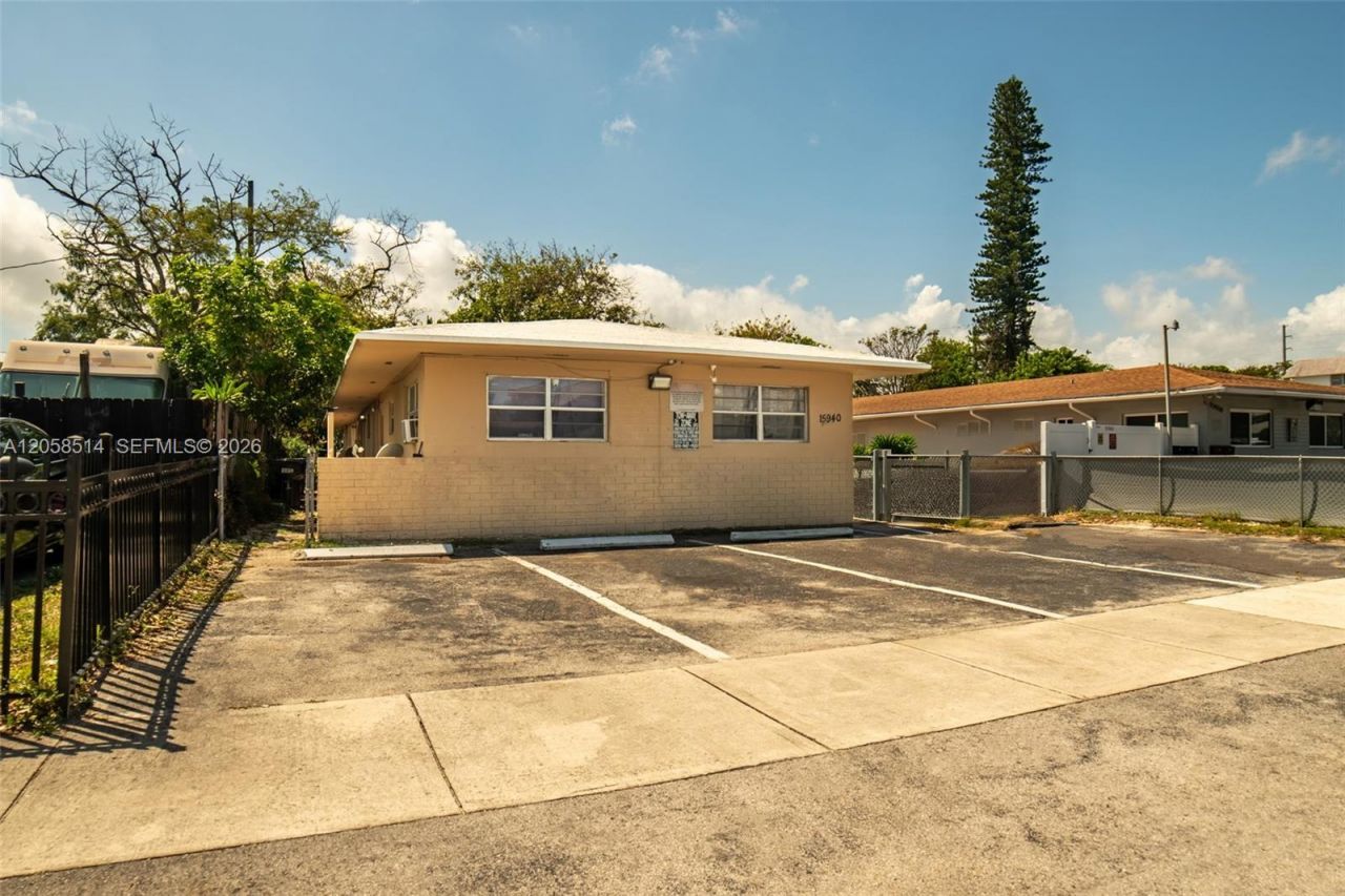 15940 NE 19th Ct , Unit 2, North Miami Beach, FL 33162 Photo