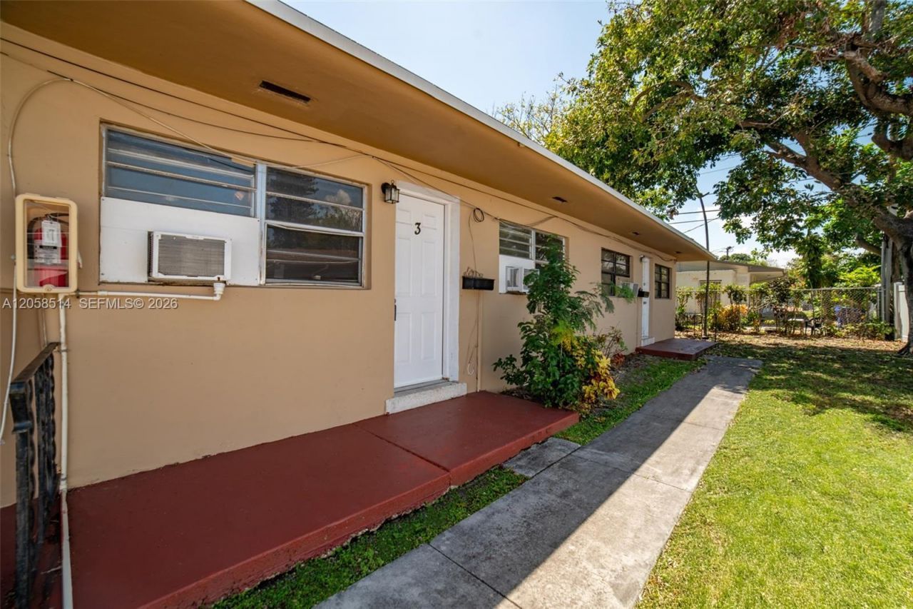 15940 NE 19th Ct , Unit 2, North Miami Beach, FL 33162 Photo