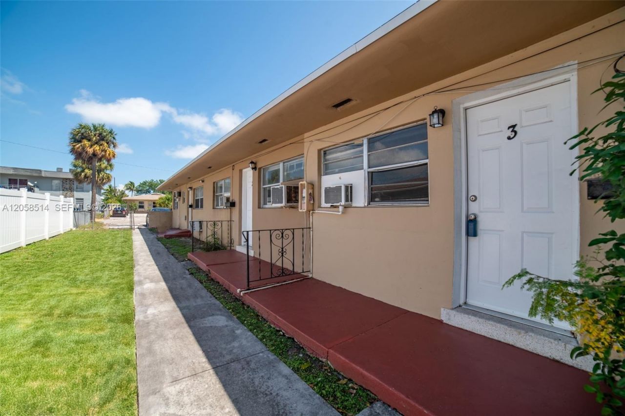 15940 NE 19th Ct , Unit 2, North Miami Beach, FL 33162 Photo
