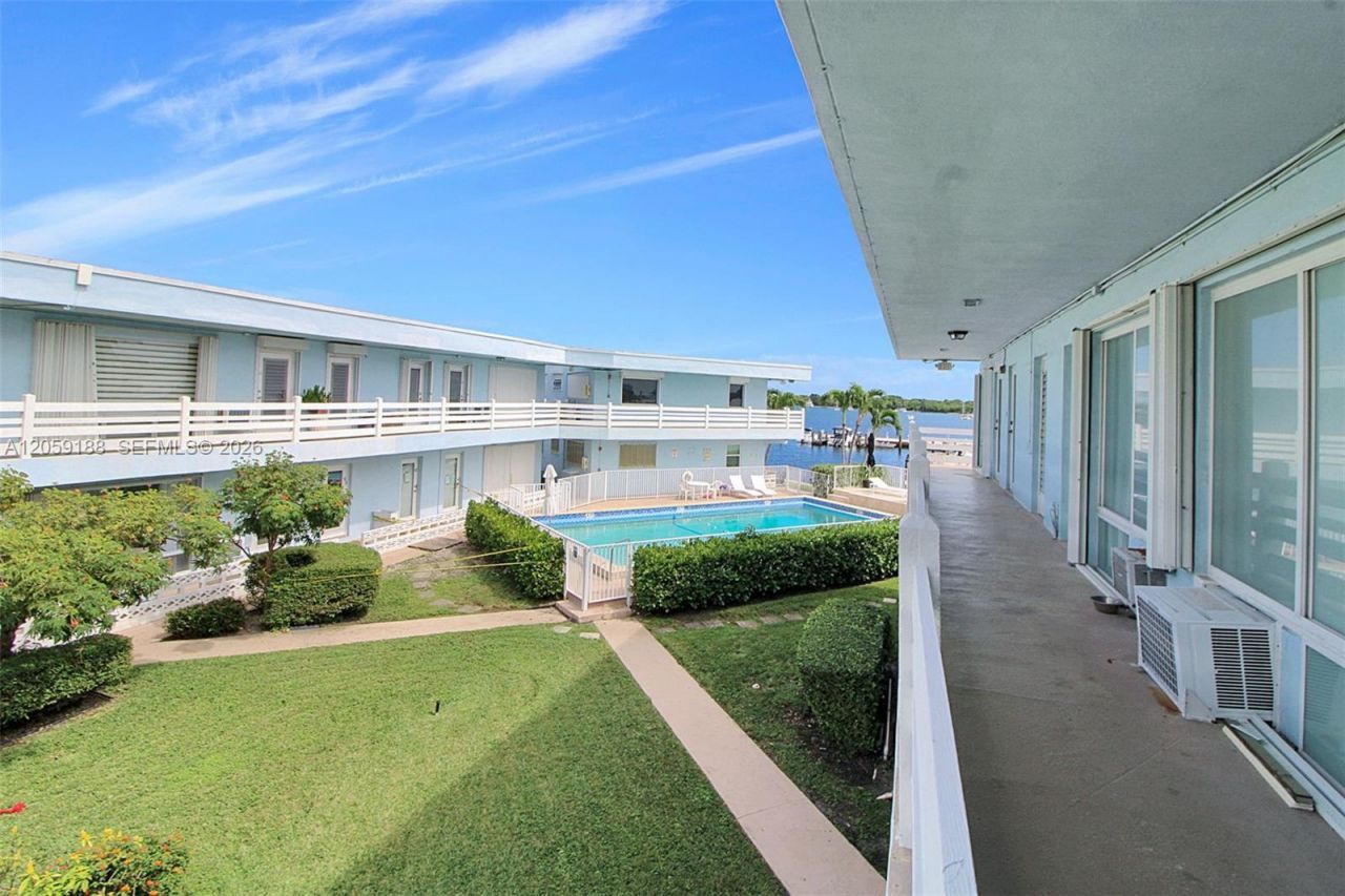 2700 NE 135th St, Unit 12, North Miami, FL 33181 Photo