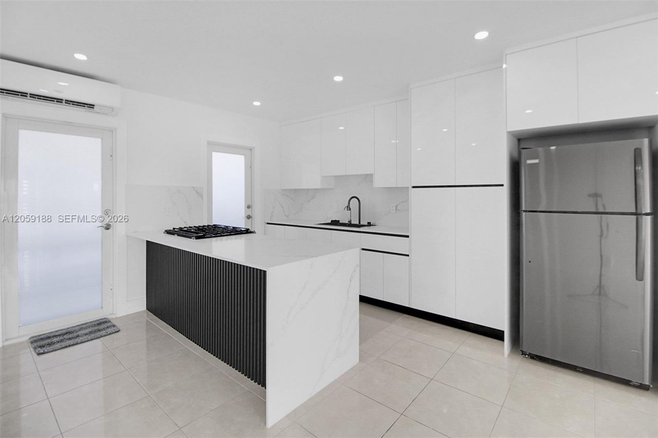 2700 NE 135th St, Unit 12, North Miami, FL 33181 Photo