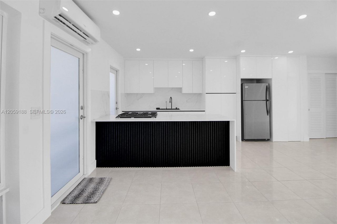2700 NE 135th St, Unit 12, North Miami, FL 33181 Photo