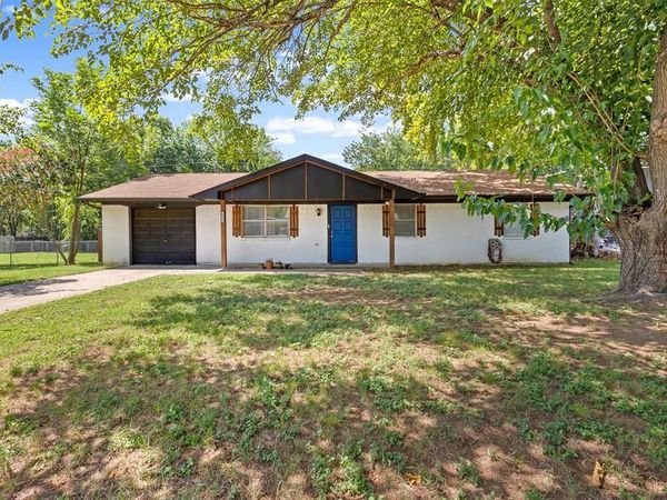 6204 Creek Crossing Road , Alvarado, TX 76009