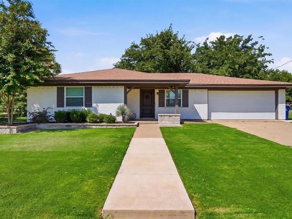 332 S Sealy Avenue, Justin, TX 76247