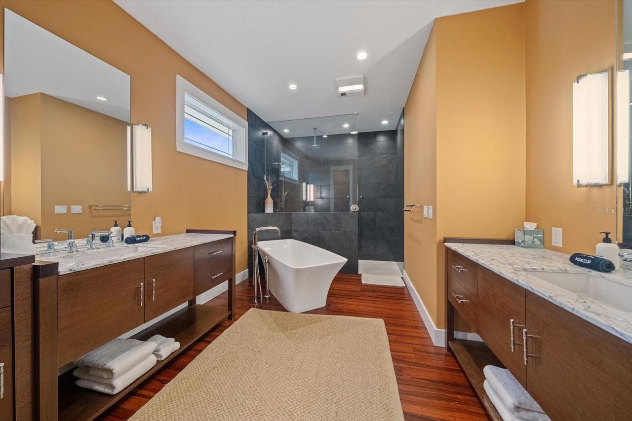 2395 Hyde Park Street, Sarasota, FL 34239 Photo