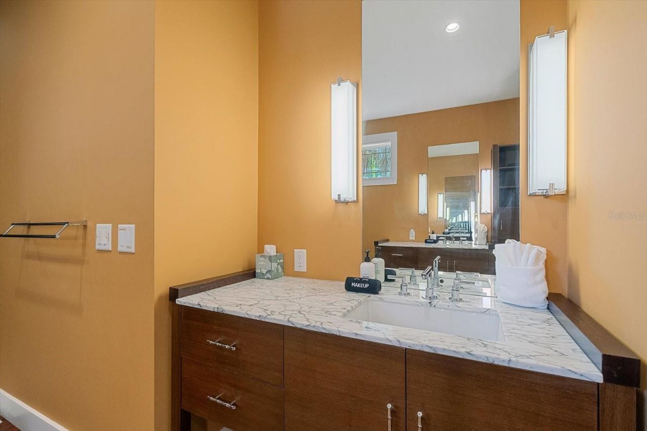2395 Hyde Park Street, Sarasota, FL 34239 Photo