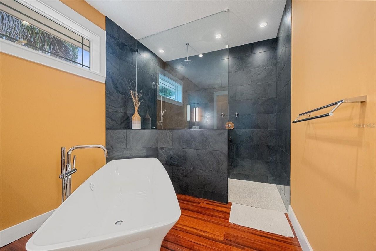 2395 Hyde Park Street, Sarasota, FL 34239 Photo