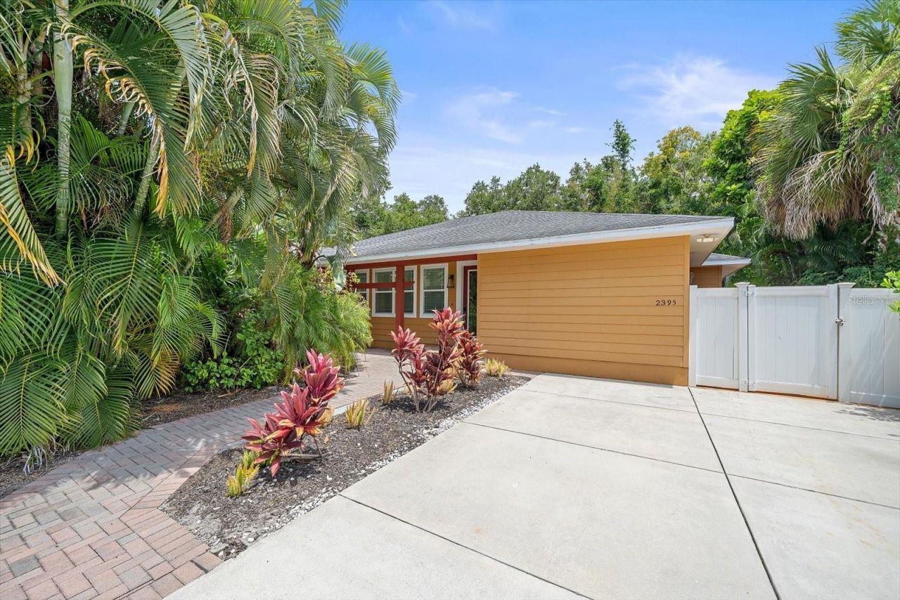 2395 Hyde Park Street, Sarasota, FL 34239 Photo