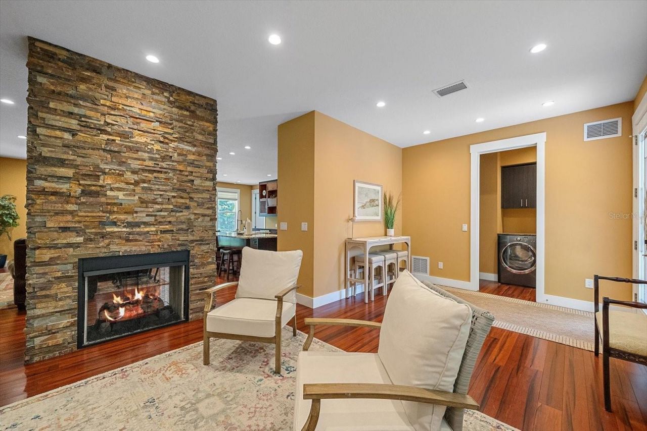 2395 Hyde Park Street, Sarasota, FL 34239 Photo