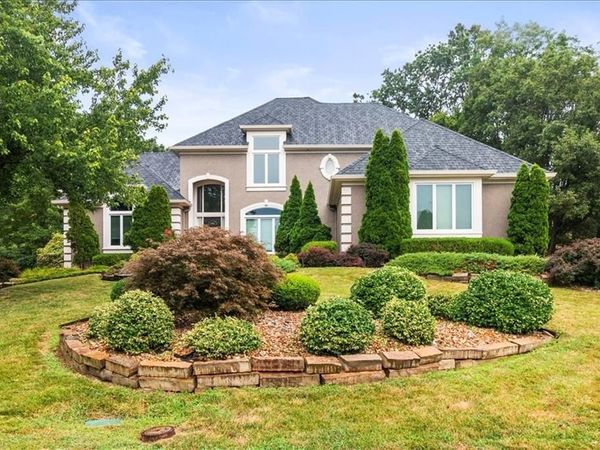 713 NE DICK HOWSER Court, Lee's Summit, MO 64064