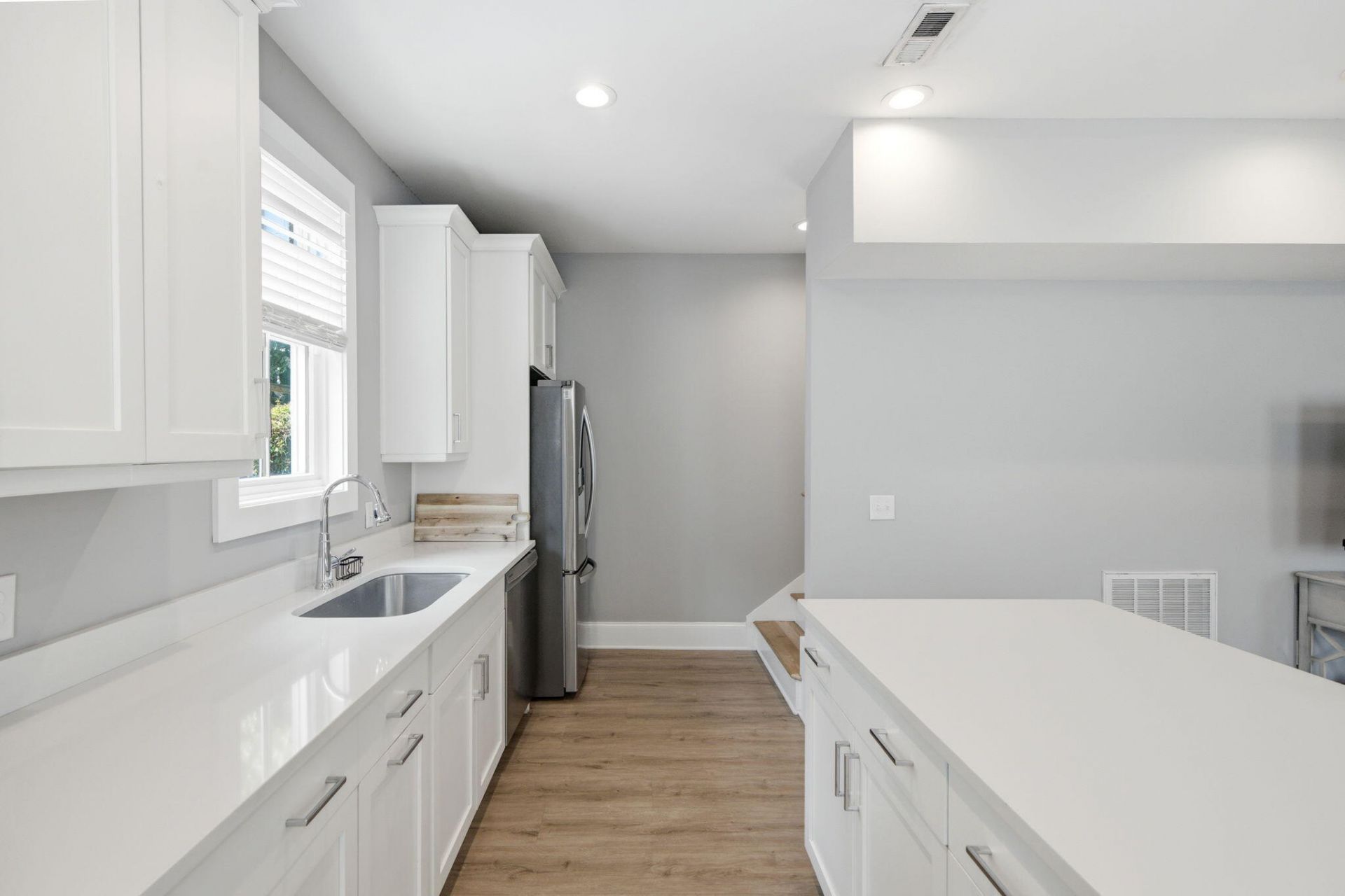 11 Hanover Street Photo 12