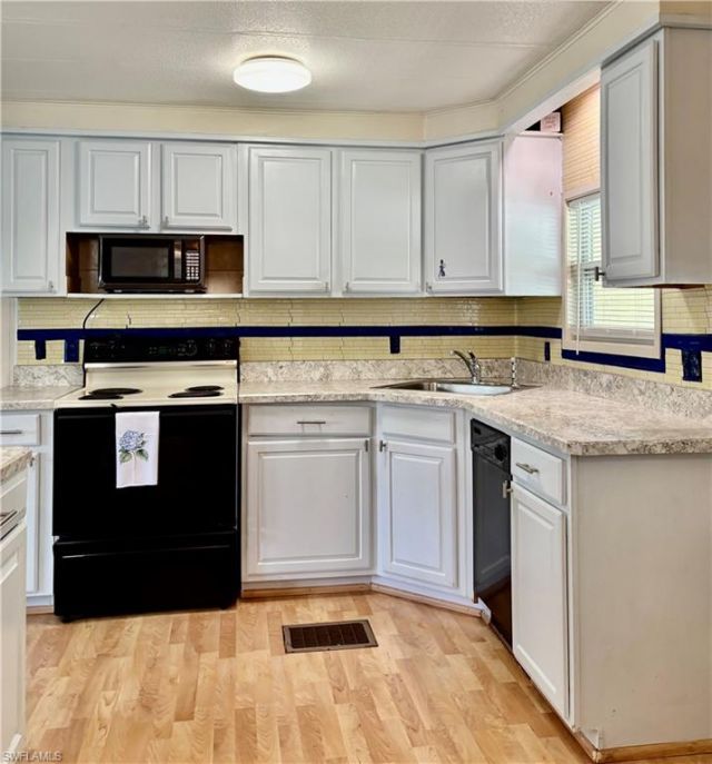 518 Pine Tree Ct, North Fort Myers, FL 33917 Photo