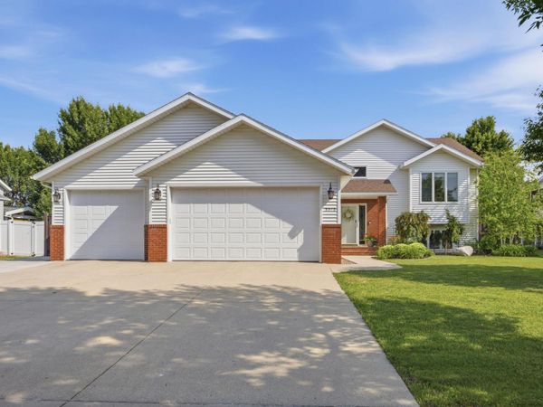 3515 44th Avenue S, Fargo, ND 58104