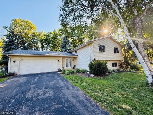10581 Lake Fall Drive, Eden Prairie, MN 55347