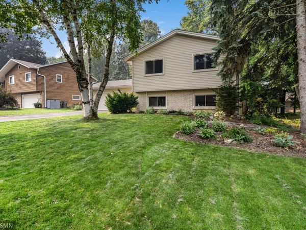 10581 Lake Fall Drive, Eden Prairie, MN 55347