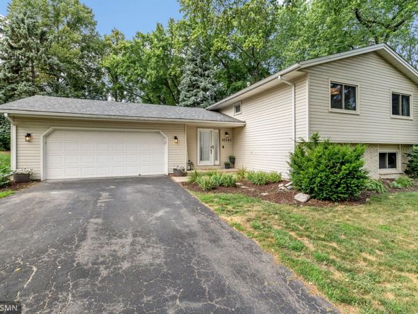10581 Lake Fall Drive, Eden Prairie, MN 55347