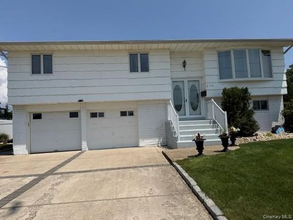 276 N Lewis Avenue , Lindenhurst, NY 11757
