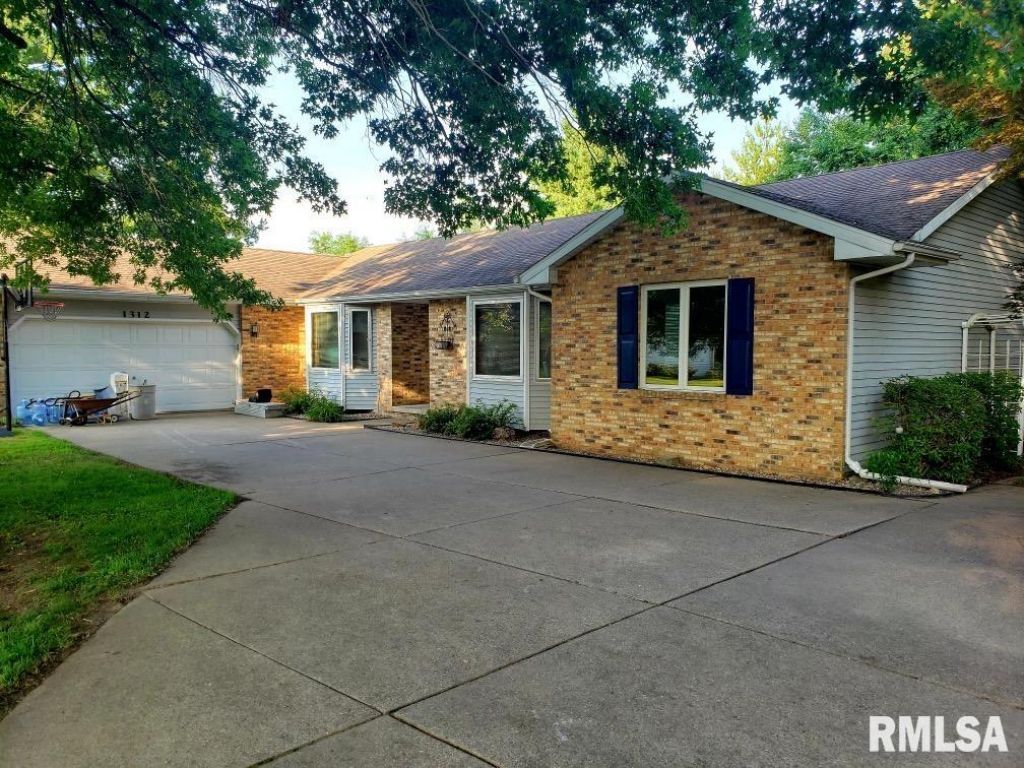 1312 Community Drive, Springfield, IL 62703 Main Photo