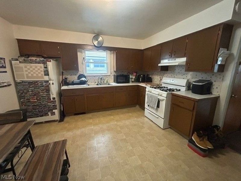 7414 Dorothy Avenue, Parma, OH 44129 Photo 9