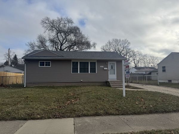2027 Indian Road , Waukegan, IL 60087