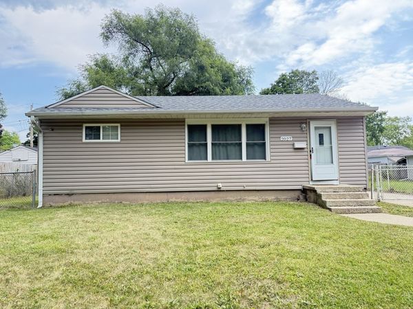 2027 Indian Road , Waukegan, IL 60087