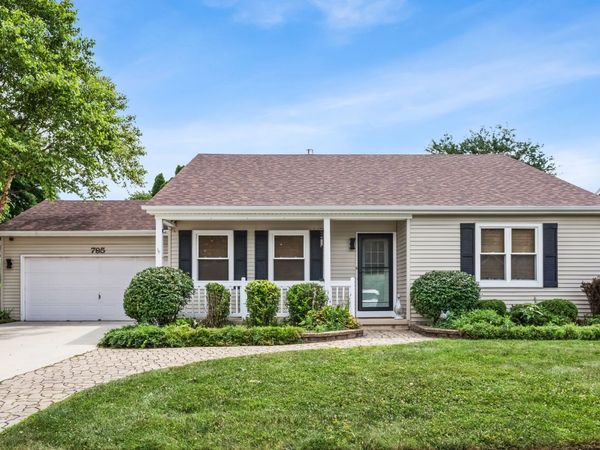 795 Springhill Court , Elgin, IL 60120
