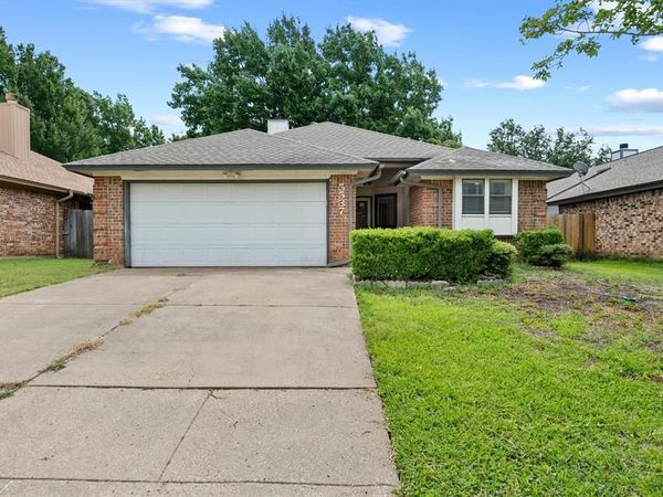 5537 Silver Maple Drive , Arlington, TX 76018