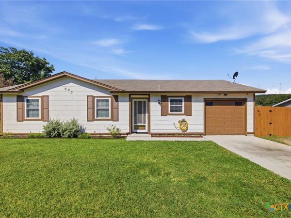 923 Hackberry Street , Copperas Cove, TX 76522