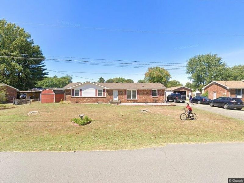 2240 Robin Dr, Clarksville, TN 37042 Main Photo