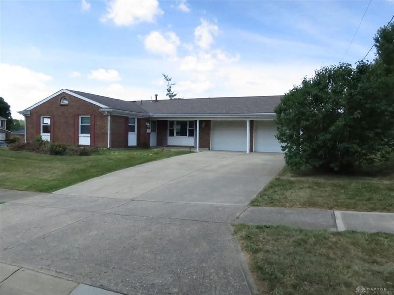 7001 Charing Court, Huber Heights, OH 45424 Photo 1