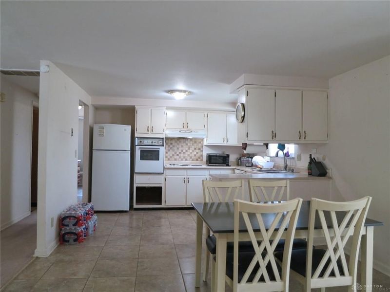 7001 Charing Court, Huber Heights, OH 45424 Photo 11