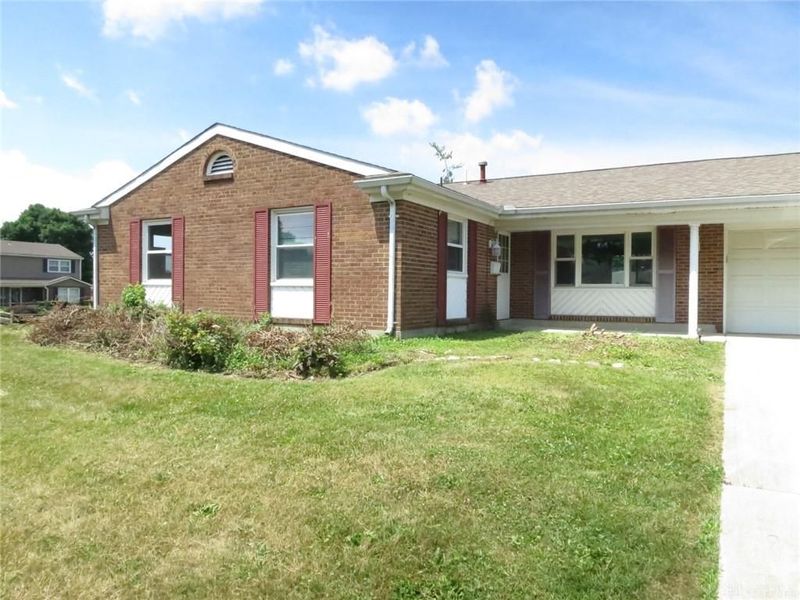 7001 Charing Court, Huber Heights, OH 45424 Photo 2