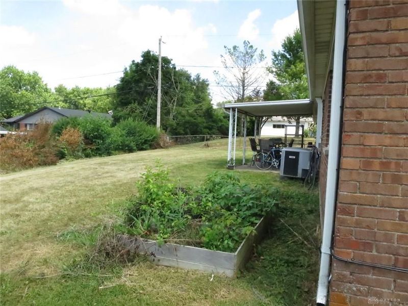 7001 Charing Court, Huber Heights, OH 45424 Photo 3