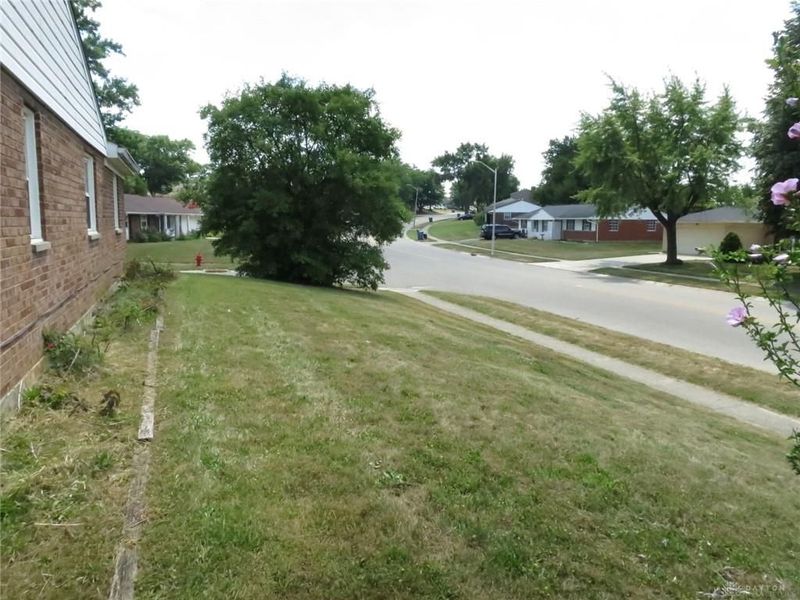 7001 Charing Court, Huber Heights, OH 45424 Photo 4