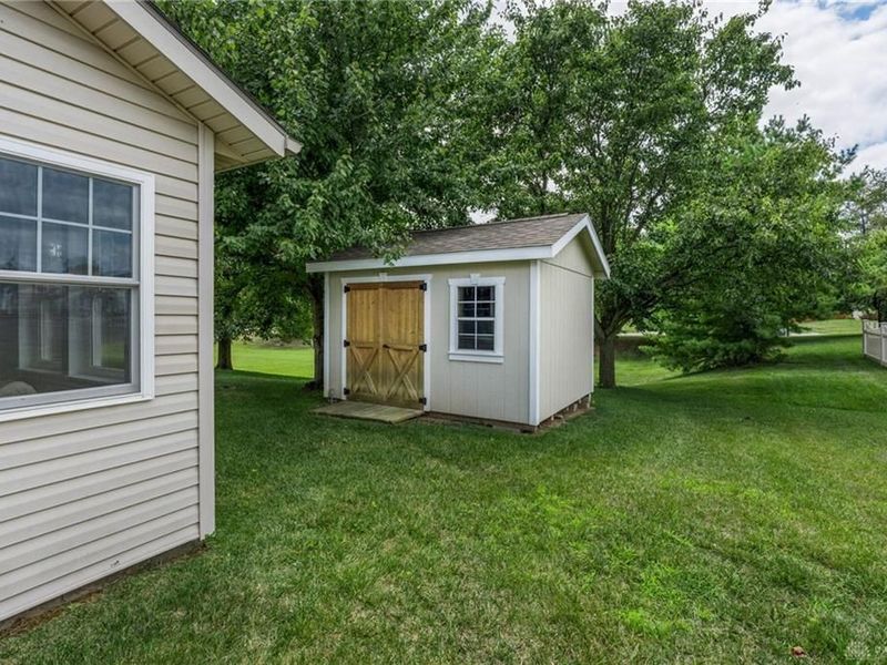 498 Kathys Way, Xenia, OH 45385 Photo 2